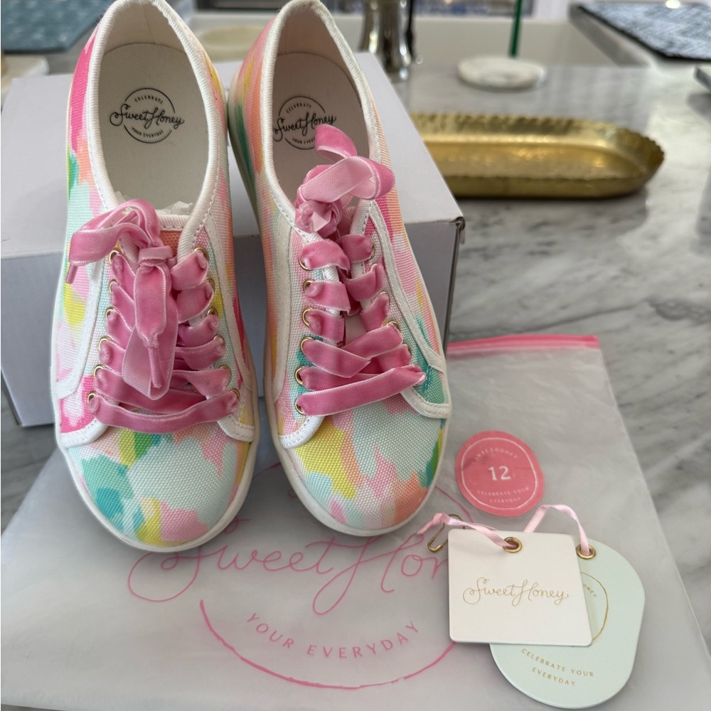 NEW! SweetHoney Clothing Girls Multicolor low top Sneakers 12